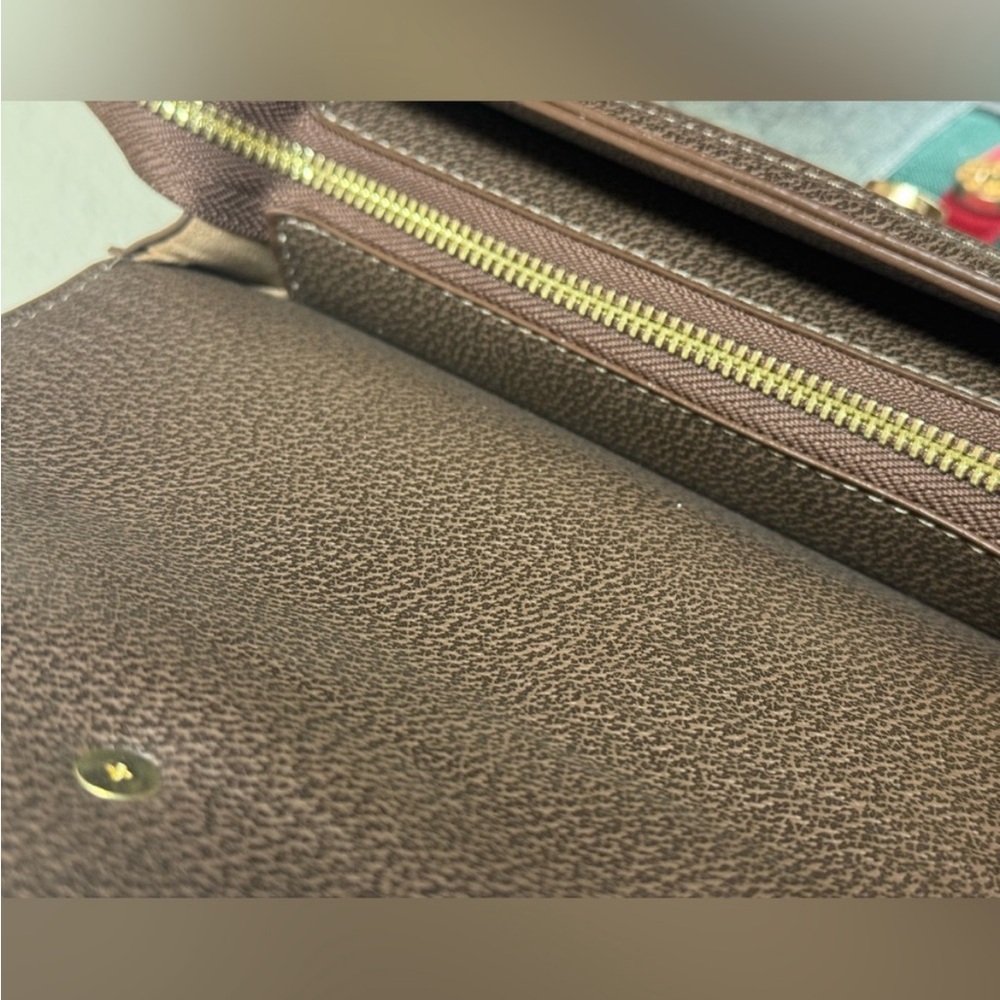 Small Gucci GG INSPIRED Crossbody with Brown Trim and Green-Red Web - Picture 4 of 5